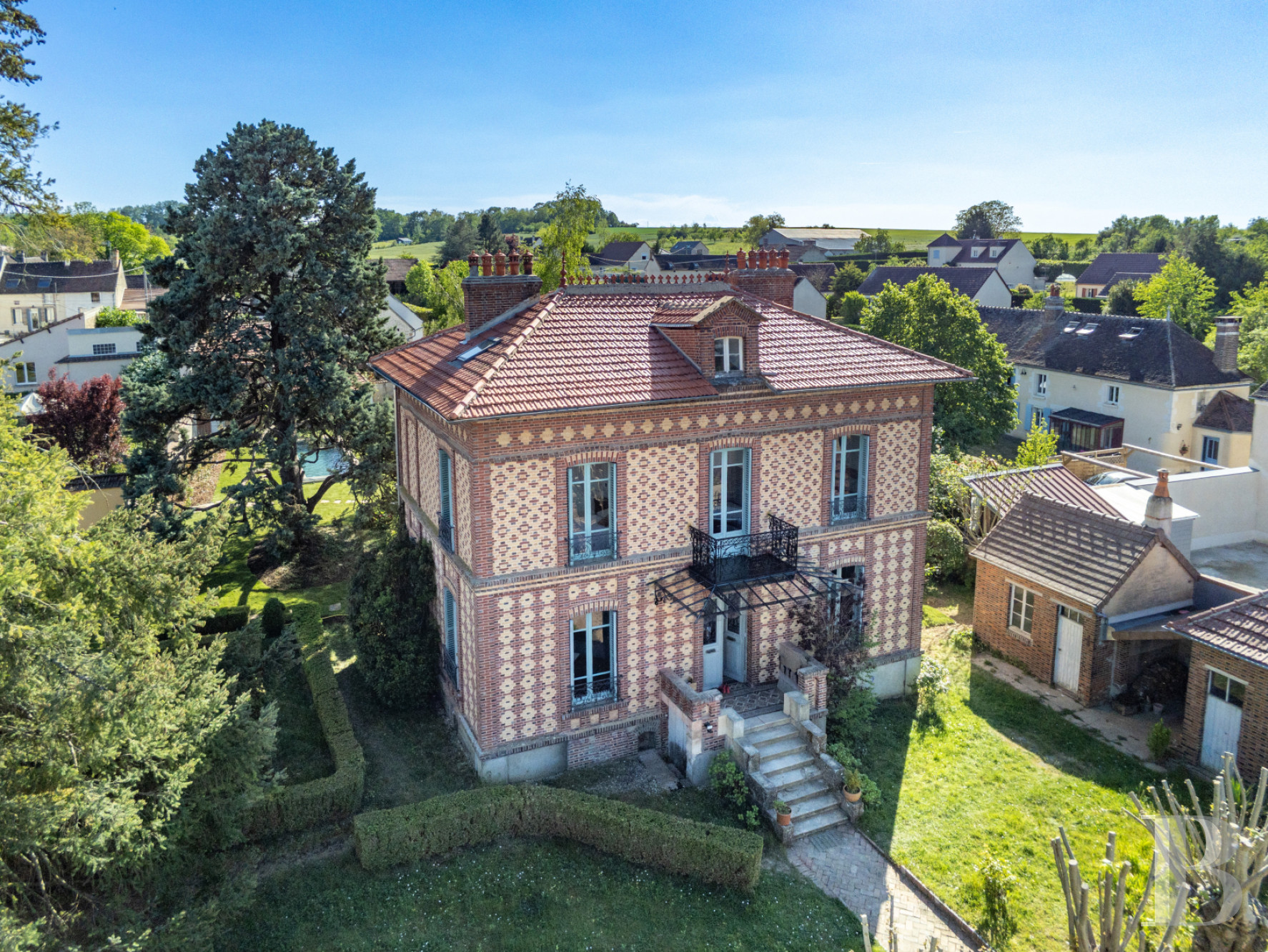 En Bourgogne, près de Chablis,  une maison de village du 19e siècle parée de briques - photo  n°6